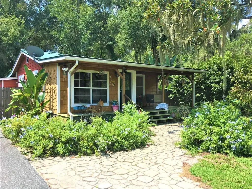 1177 Cr 464 Lake Panasoffkee FL 33538