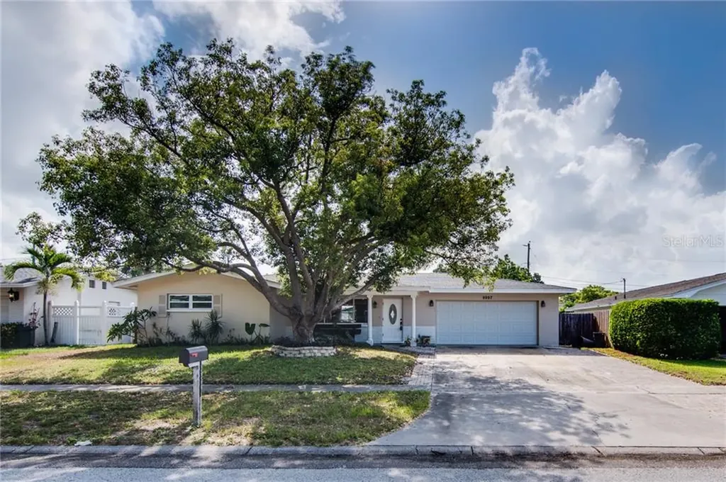 9997 Commodore Drive Seminole FL 33776