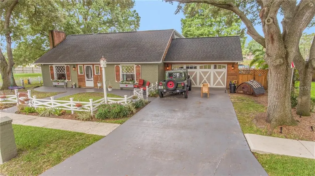 13512 Lake Magdalene Drive Tampa FL 33613