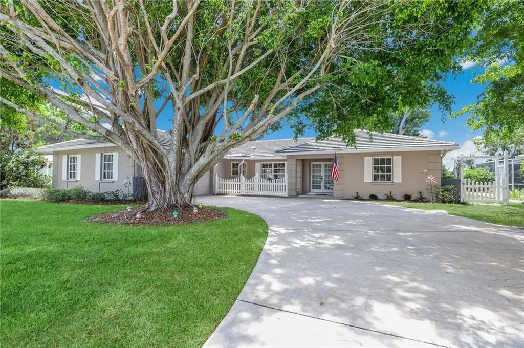 6530 Bowline Drive Sarasota FL 34231