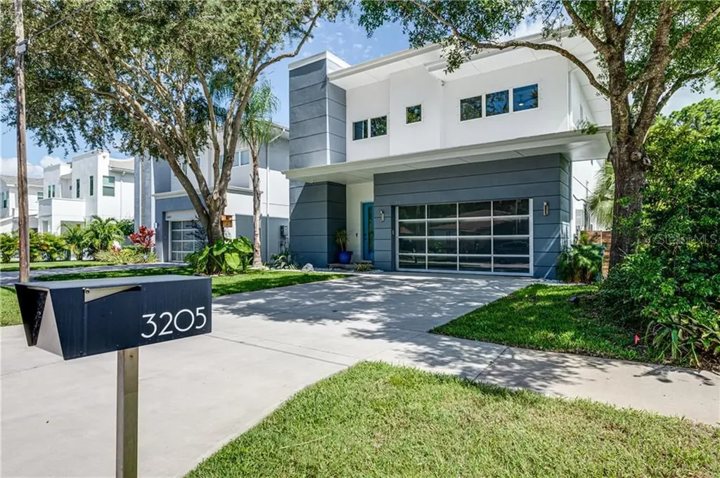 3205 W Paul Avenue Tampa FL 33611