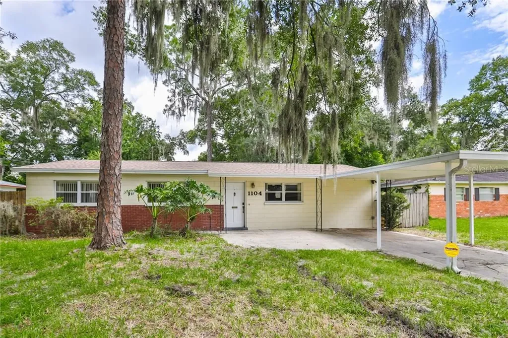 1104 N Crystal Terrace Plant City FL 33563