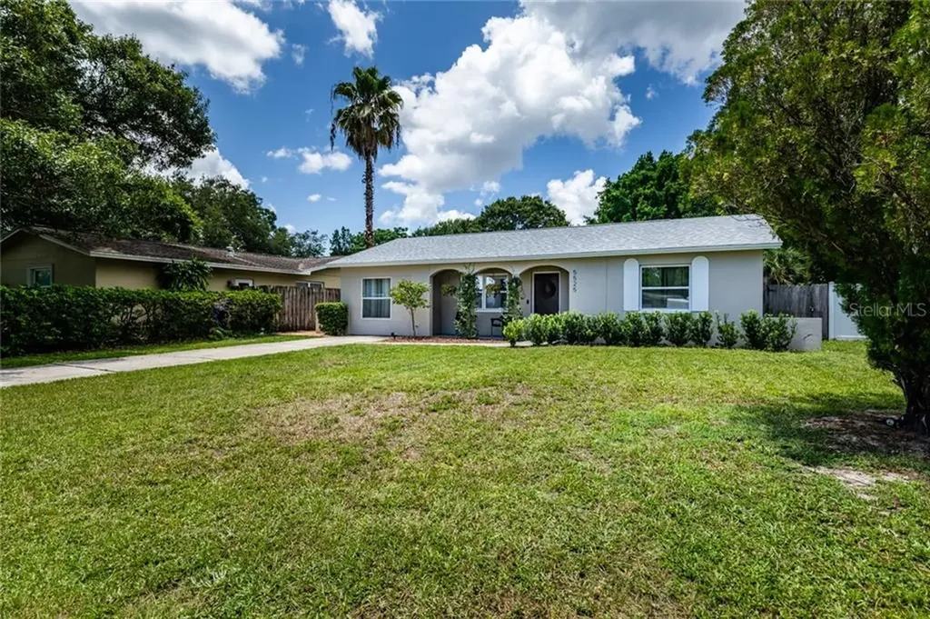 5525 Pine Circle NE St Petersburg FL 33703