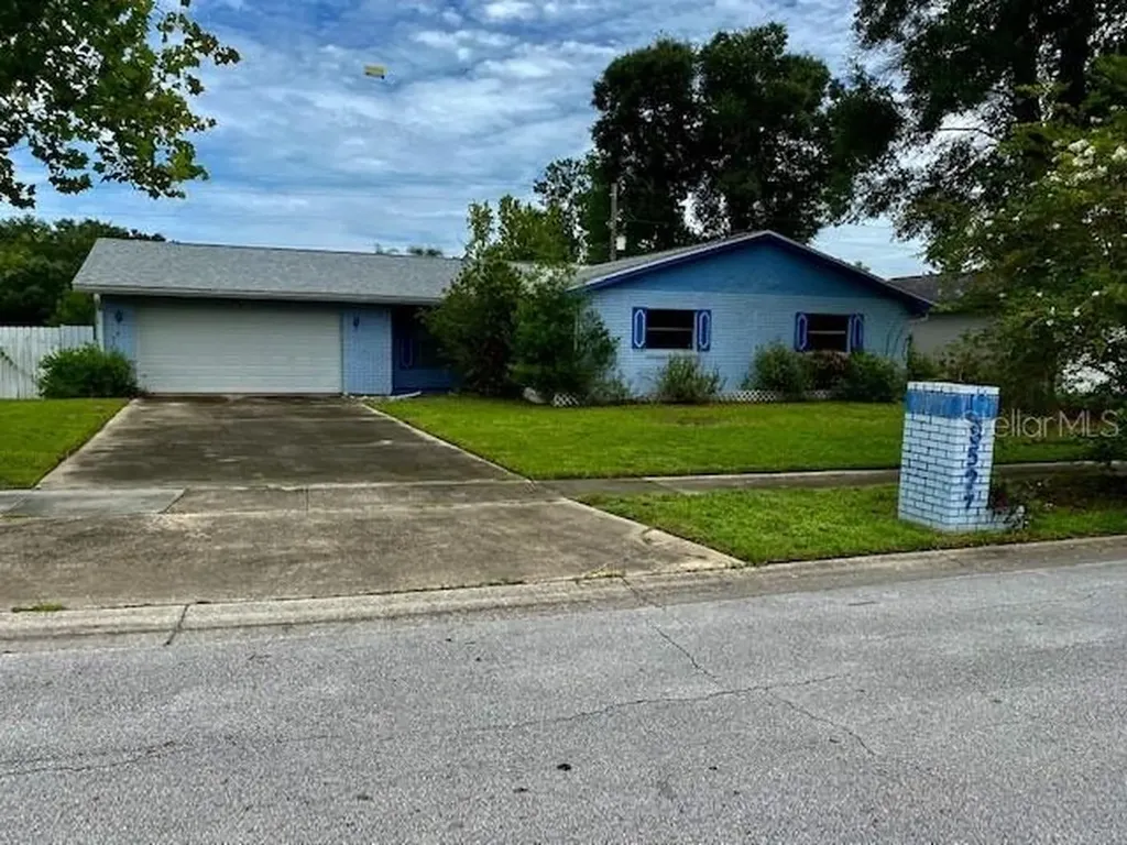 8527 Village Green Road Orlando FL 32818