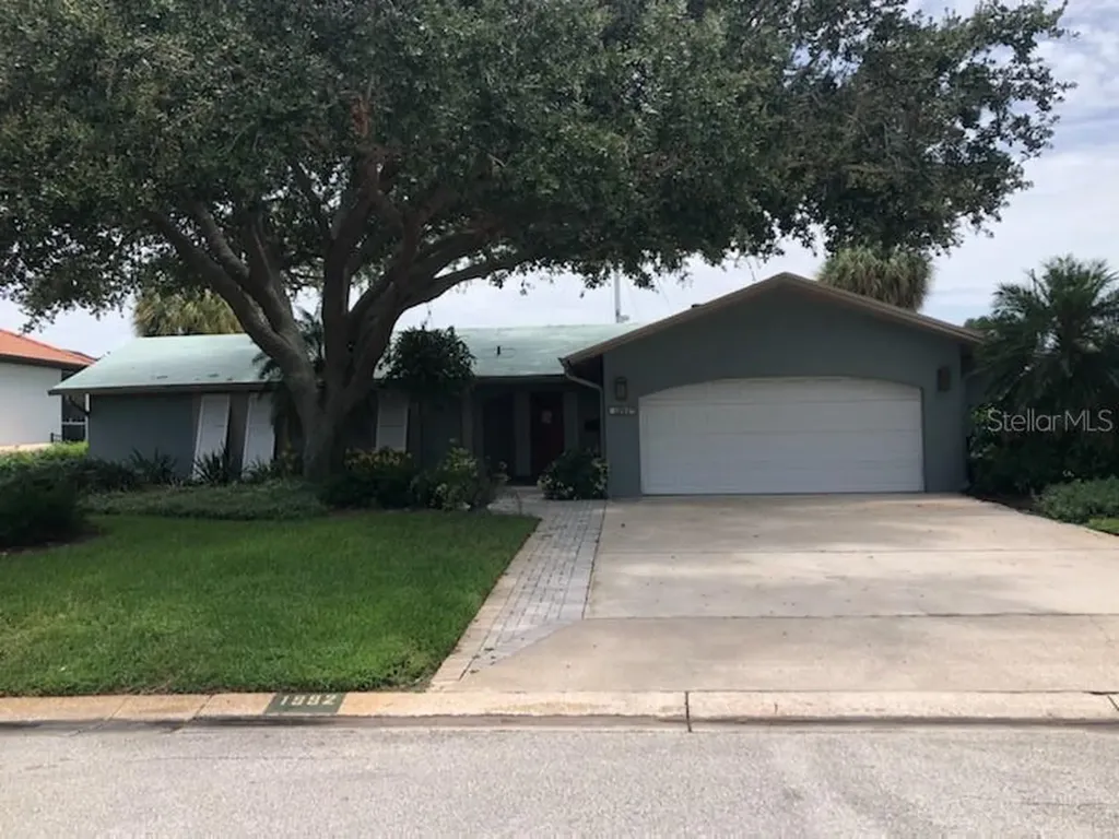 1992 Illinois Avenue NE St Petersburg FL 33703