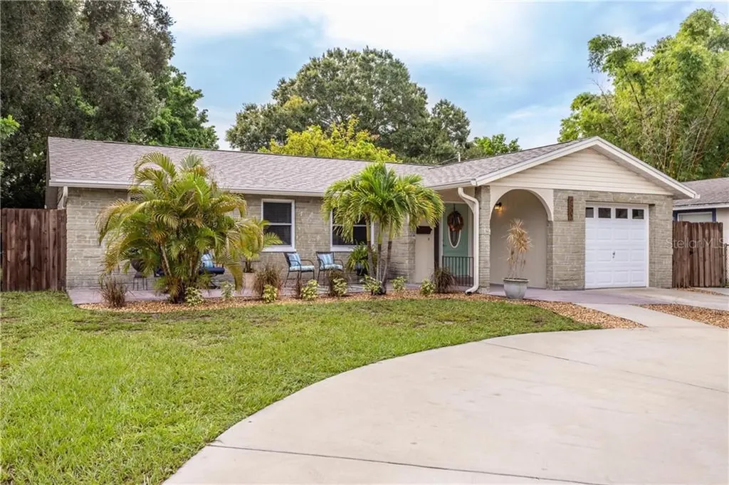 5507 Pine Circle NE St Petersburg FL 33703