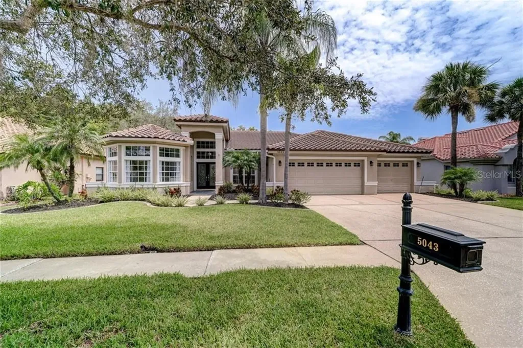 5043 Cross Pointe Drive Oldsmar FL 34677