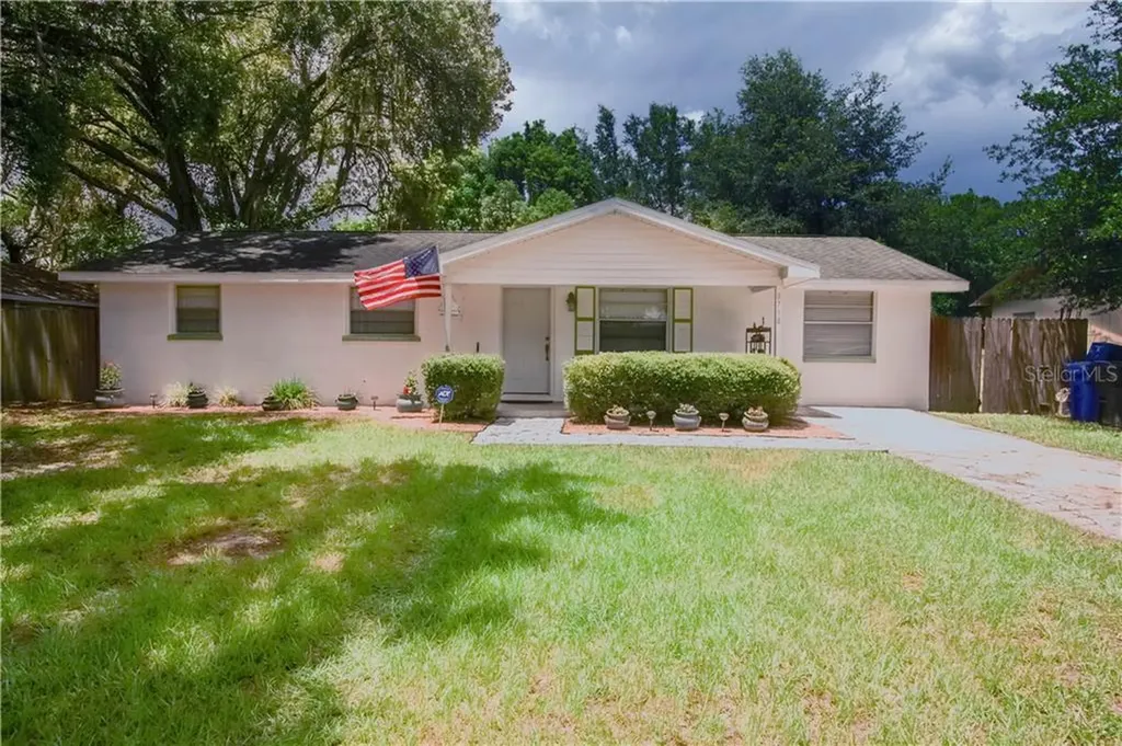 8718 Navajo Avenue Tampa FL 33637