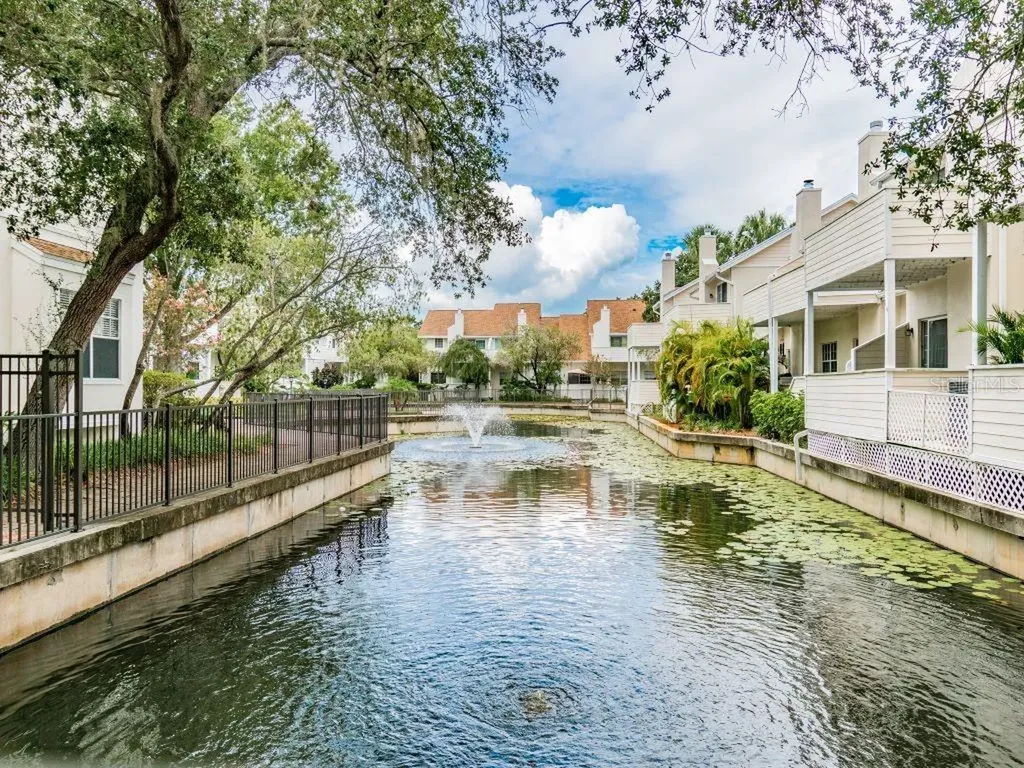 5222 S Russell Street Tampa FL 33611