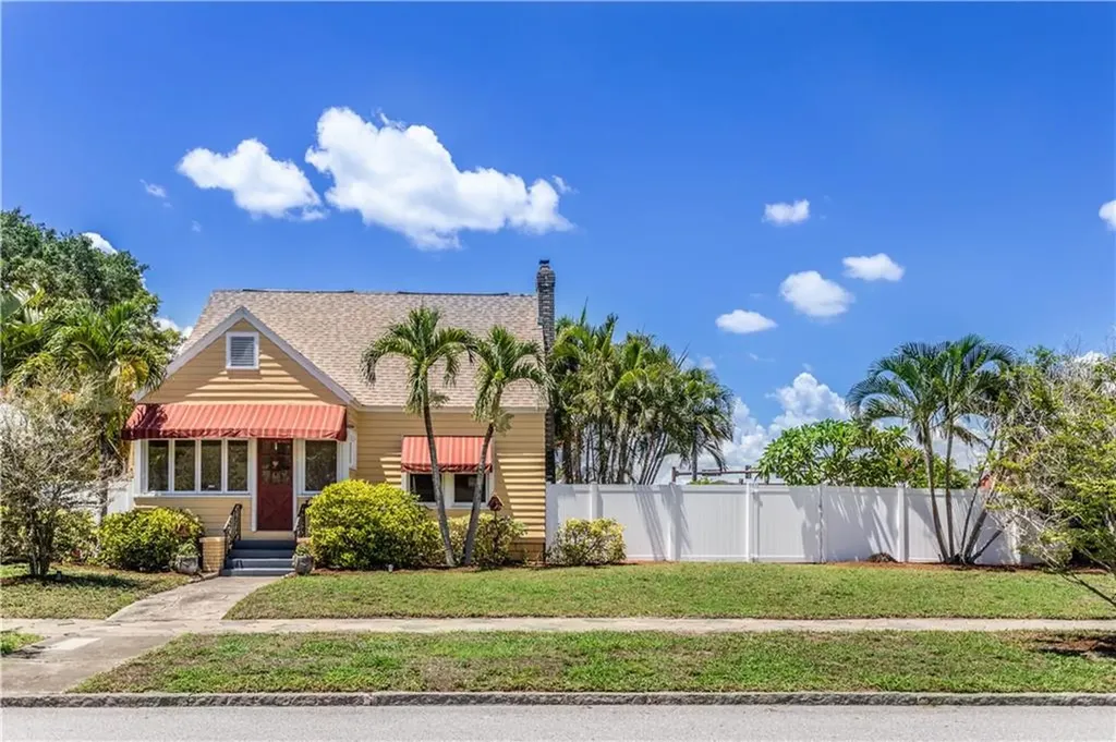 2817 Dartmouth Avenue N St Petersburg FL 33713