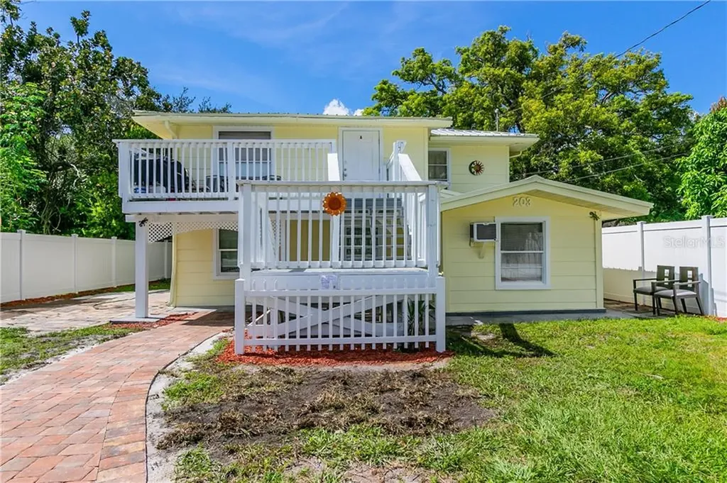 203 9th Street W Palmetto FL 34221