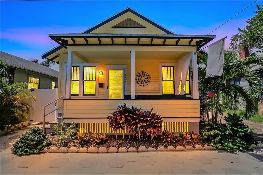 624 8th Avenue N St Petersburg FL 33701