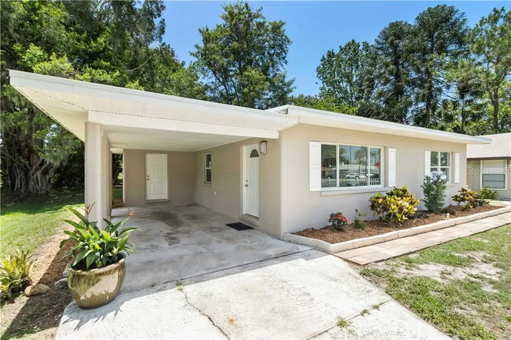 724 Pineland Avenue Venice FL 34285