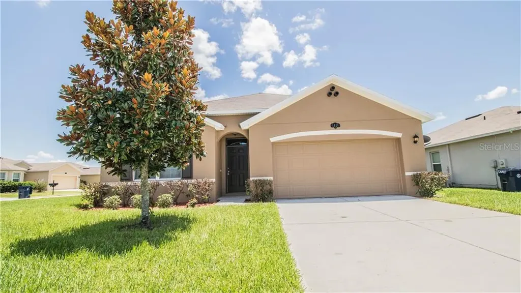 1911 Van Buren Loop Auburndale FL 33823