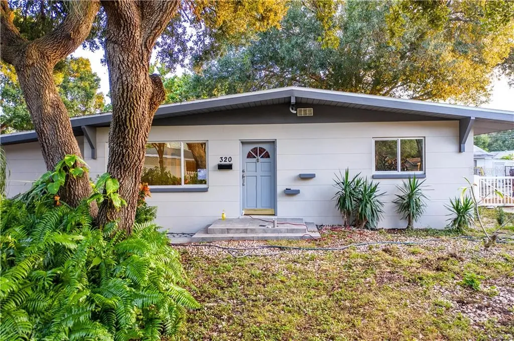 320 81st Avenue NE St Petersburg FL 33702