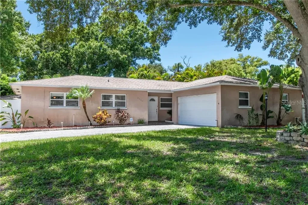 9884 51st Avenue N St Petersburg FL 33708