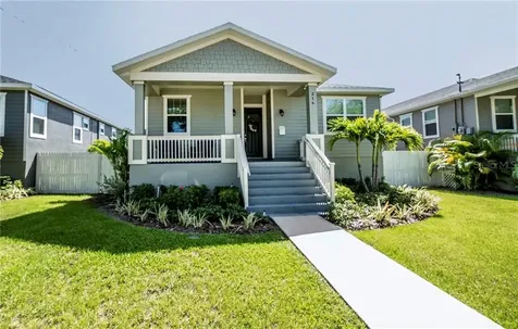 216 NE Jefferson Circle N St Petersburg FL 33702