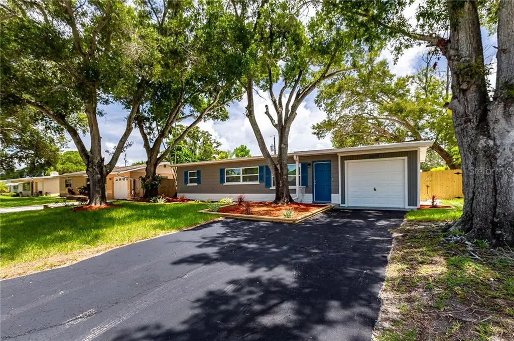 8629 118th Street Seminole FL 33772