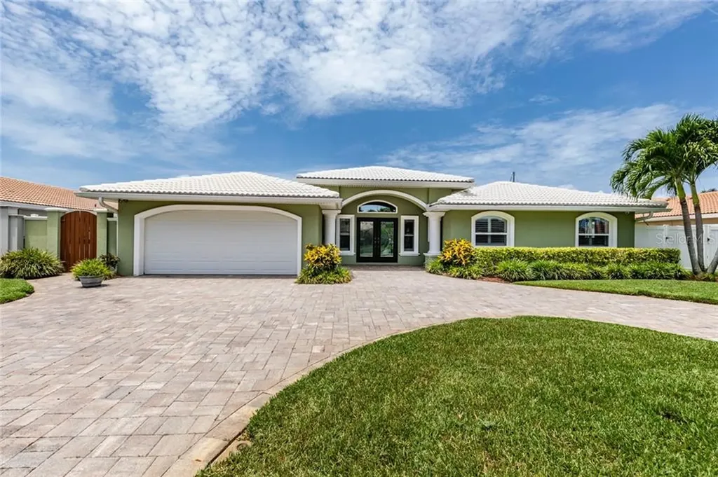 1827 Tanglewood Drive NE St Petersburg FL 33702