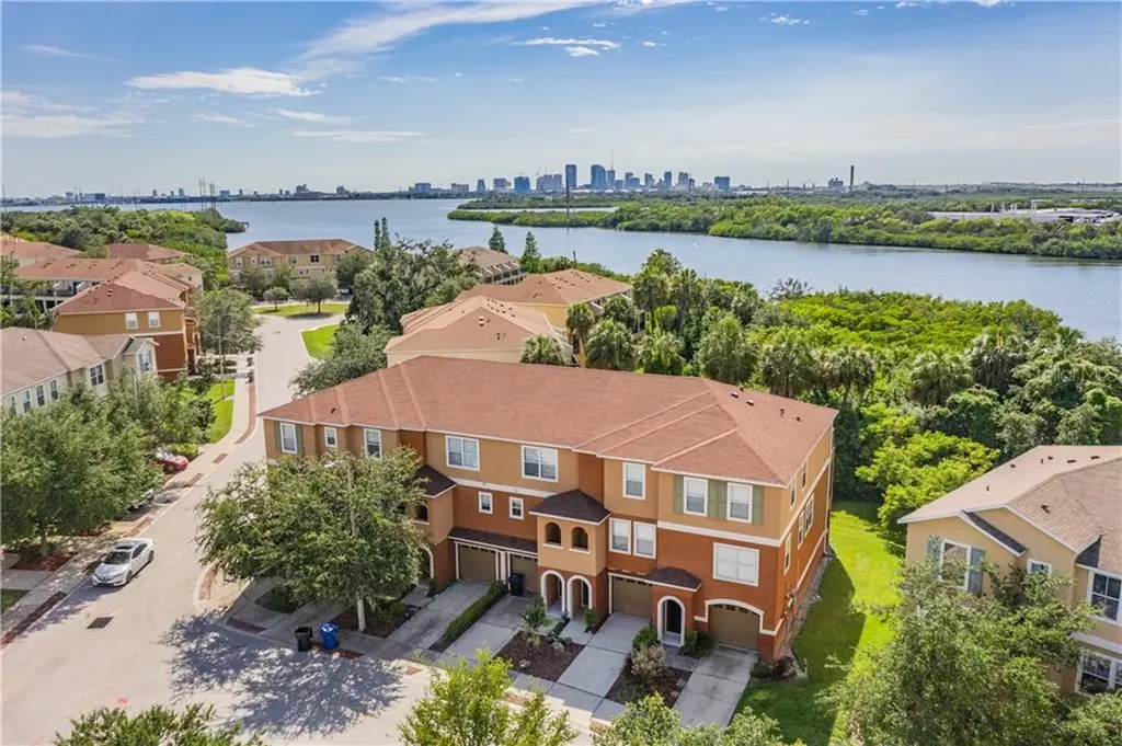 545 Vincinda Crest Way Tampa FL 33619