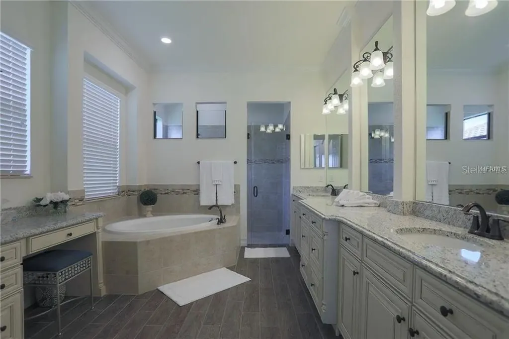 5528 Arnie Loop Lakewood Ranch FL 34211