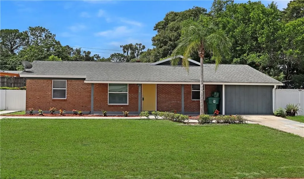 338 E Chelsea Street Deland FL 32724