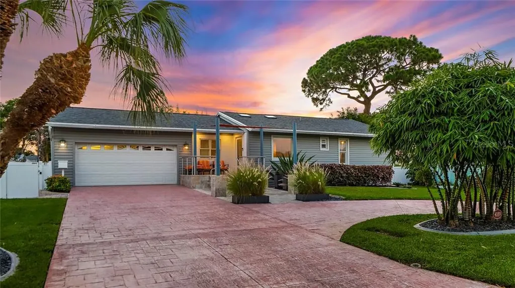 4189 52nd Avenue S St Petersburg FL 33711
