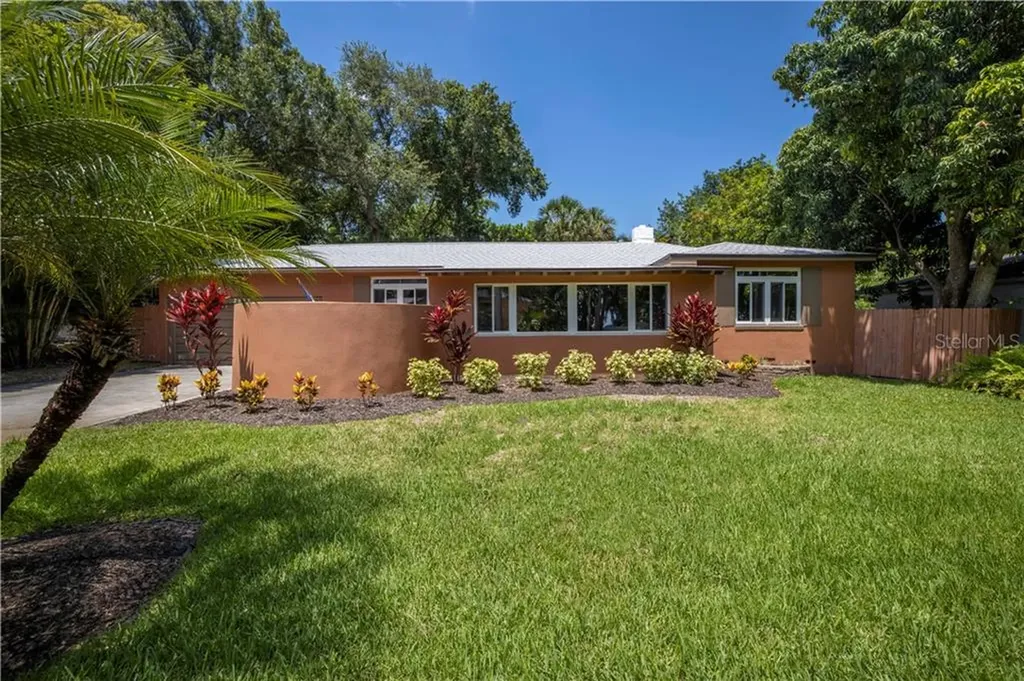 2828 Edwards Avenue S St Petersburg FL 33705