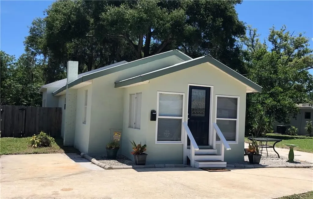 610 N Disston Avenue Tavares FL 32778
