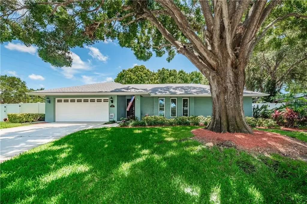 674 Riviera Bay Drive NE St Petersburg FL 33702