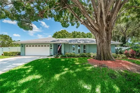 674 Riviera Bay Drive NE St Petersburg FL 33702