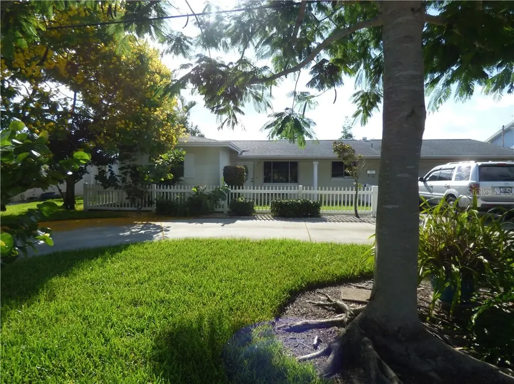 9019 Oak Street NE St Petersburg FL 33702