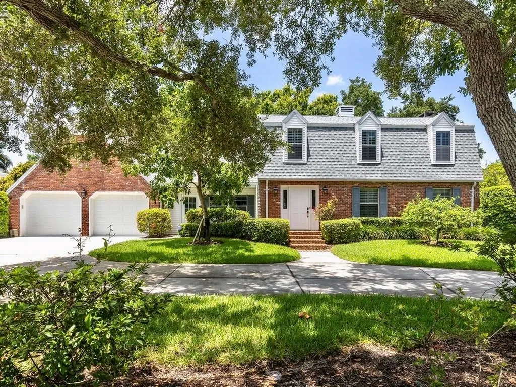 827 Hillcrest Drive Bradenton FL 34209