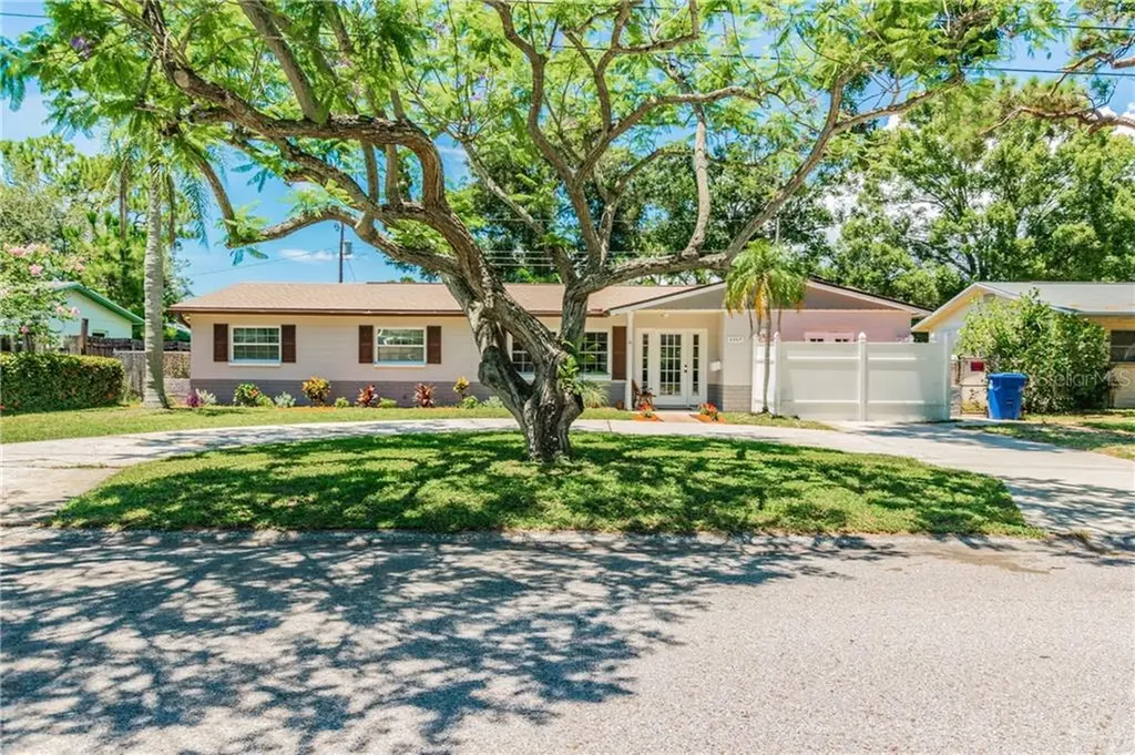 6067 17th Avenue N St Petersburg FL 33710