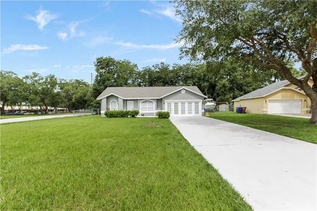 2422 Quail Hollow Avenue Kissimmee FL 34744