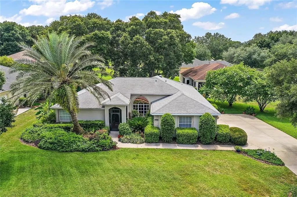 5252 Grove Manor Lady Lake FL 32159