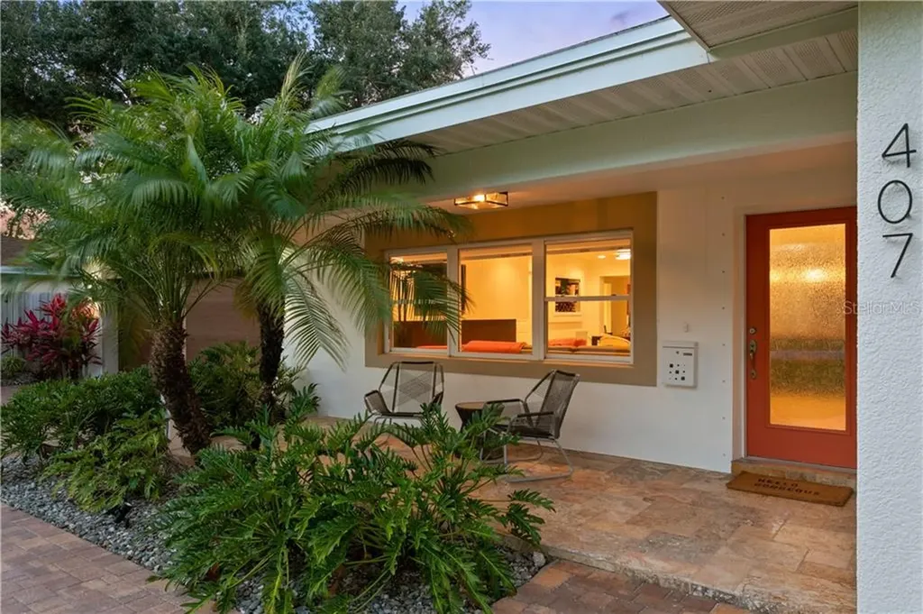 407 Toledo Way NE St Petersburg FL 33704