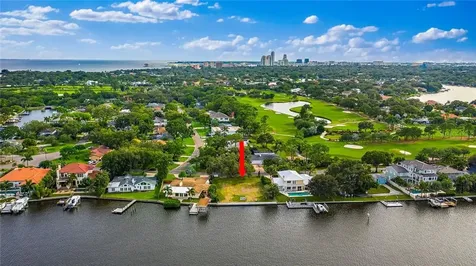 681 34th Avenue NE St Petersburg FL 33704