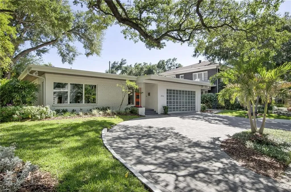2904 W Bayshore Court Tampa FL 33611