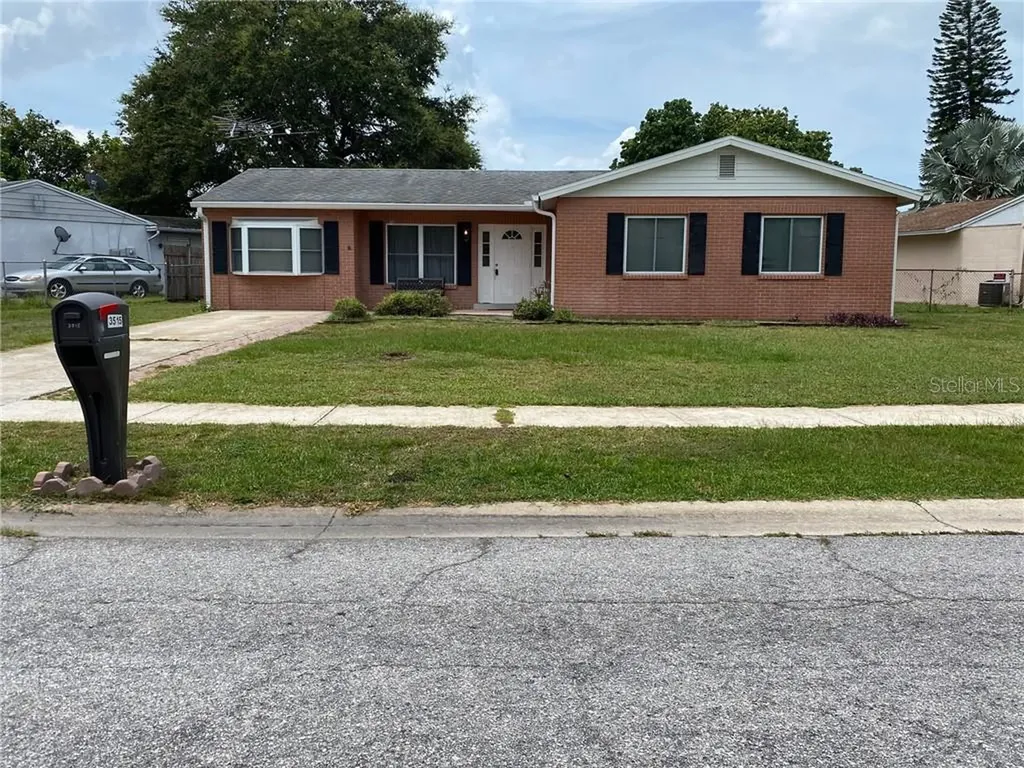 3515 27th Avenue W Bradenton FL 34205