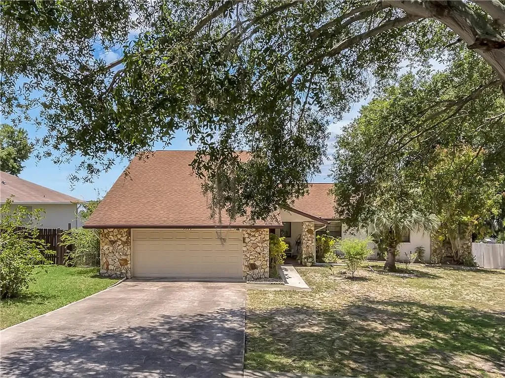 2340 Lakeview Avenue Clermont FL 34711