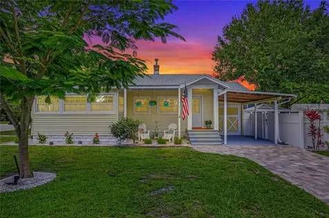 1005 36th Avenue N St Petersburg FL 33704