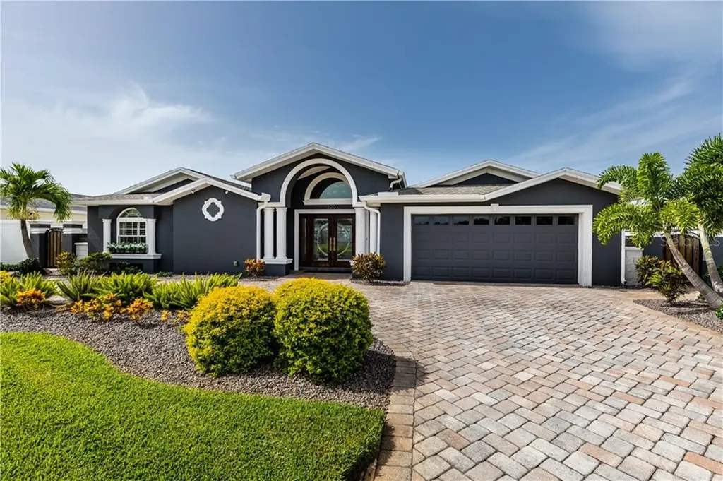 220 98th Avenue NE St Petersburg FL 33702