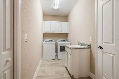 17529 Hickok Belt Loop Bradenton FL 34211