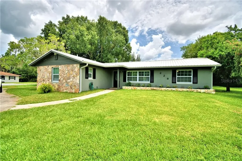 228 Hayes Street Lake Wales FL 33859