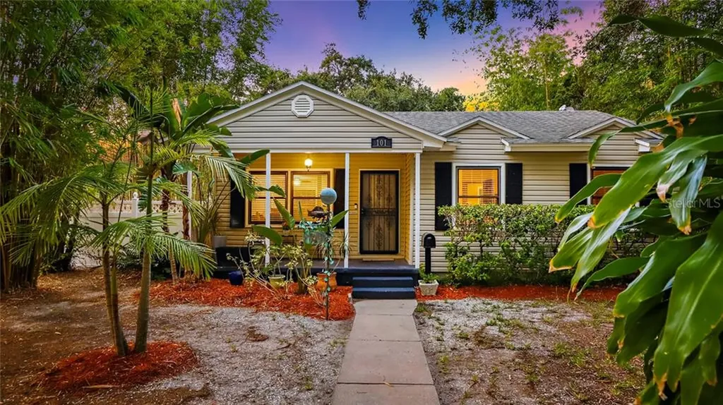 101 35th Avenue NE St Petersburg FL 33704