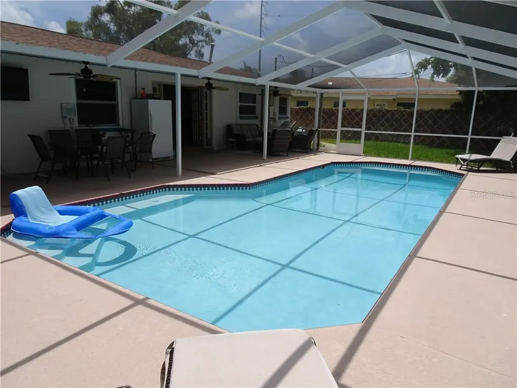 6955 11th Avenue N St Petersburg FL 33710