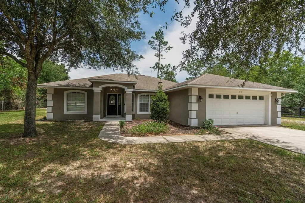 840 W 5th Avenue Umatilla FL 32784