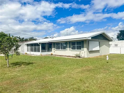 1042 Cr 463 Lake Panasoffkee FL 33538