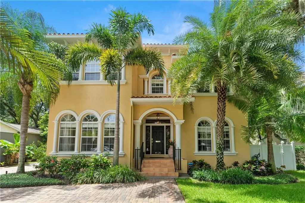 4520 W Beachway Drive Tampa FL 33609